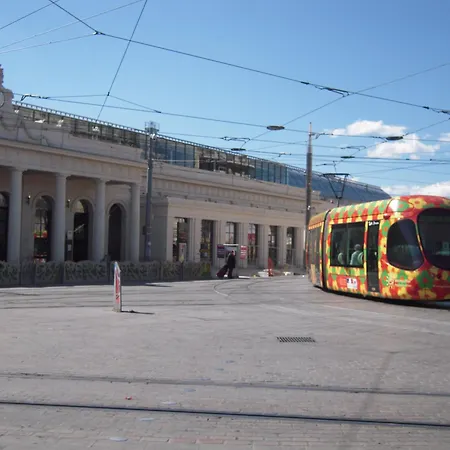 Apartament Plein Centre A 5 Min De Gare Et Place Comedie